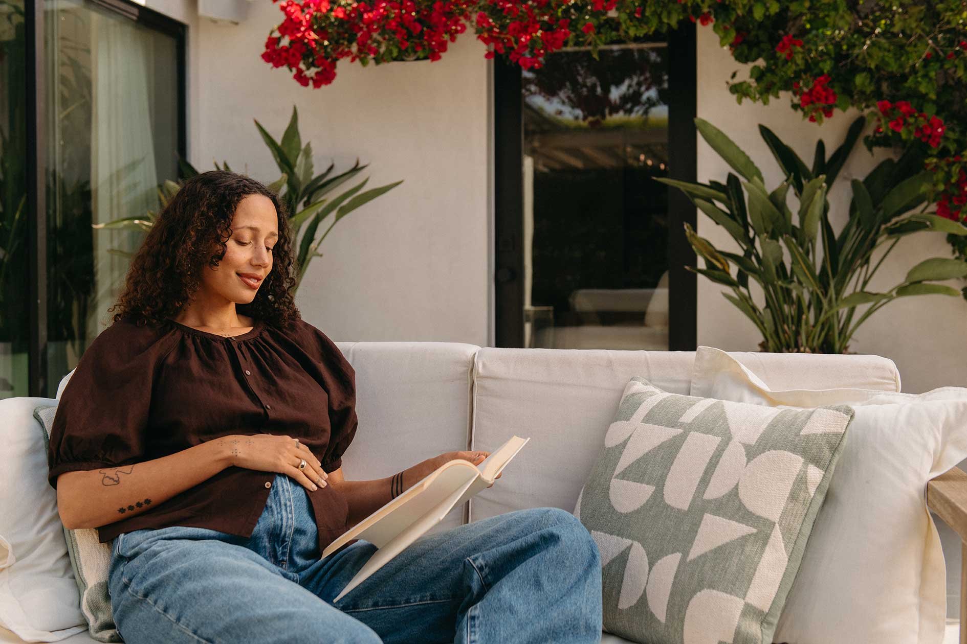 Relaxing-Outside-Reading